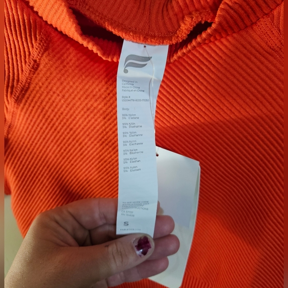 FABLETICS SIZE SMALL CROPPED SHORT SLEEVE ORANGE WORKOUT TOP - Picture 5 of 6